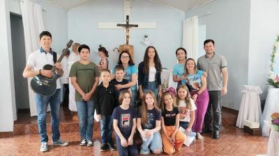 Missa Solene em louvor a Nossa Senhora do Rocio na Comunidade Vila Rural reuniu dezenas de fiéis